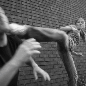 I woman kick boxing